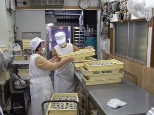 当店のやぶれ饅頭です。関東圏のセブンイレブンでは「吹雪まんじゅう」でしたが…