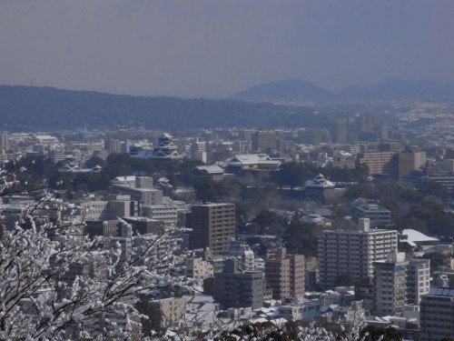 花岡山より熊本城近辺を望む